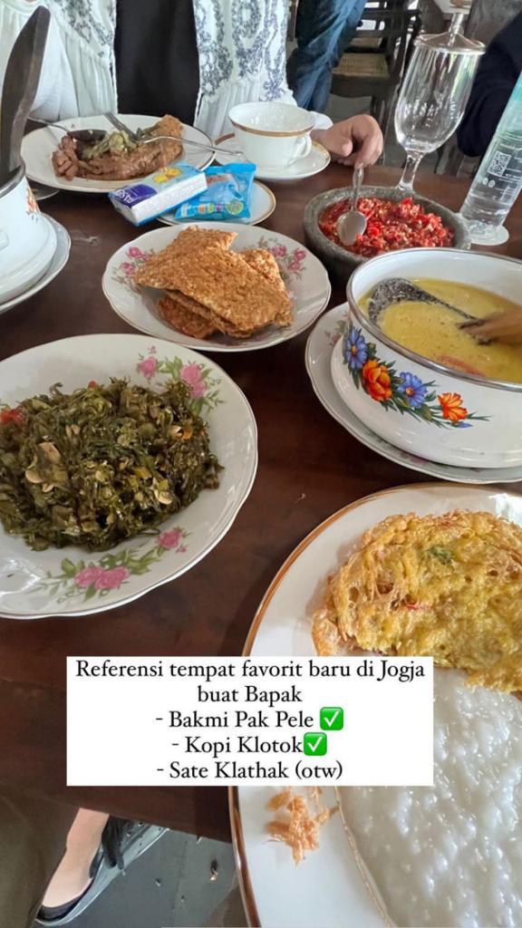 Presiden Jokowi dan rombongan saat di Warung Kopi Klotok, sumber Instagram story @erinagudono