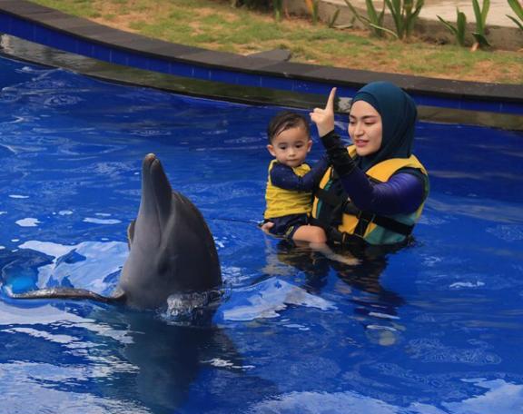 Potret Nathalie Holscher saat melakukan liburan di Bali bersama adik dan karyawannya, sumber Instagram @nathalieholscher