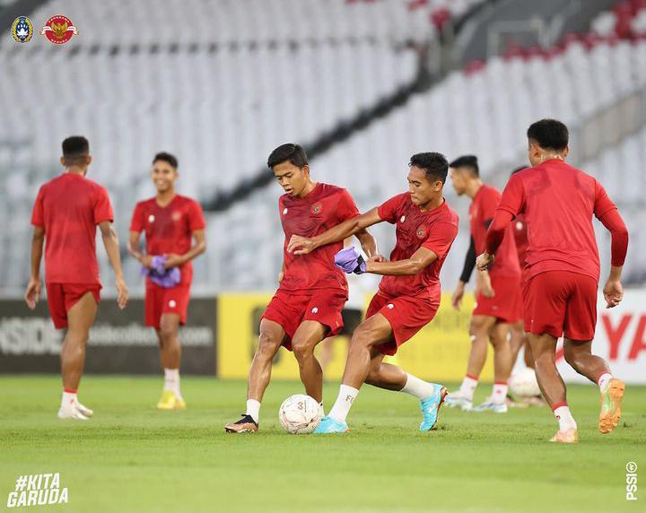 Potret Timnas Garuda saat latihan di SUGBK jelang laga kontra Vietnam. Dari akun Instagram @pssi